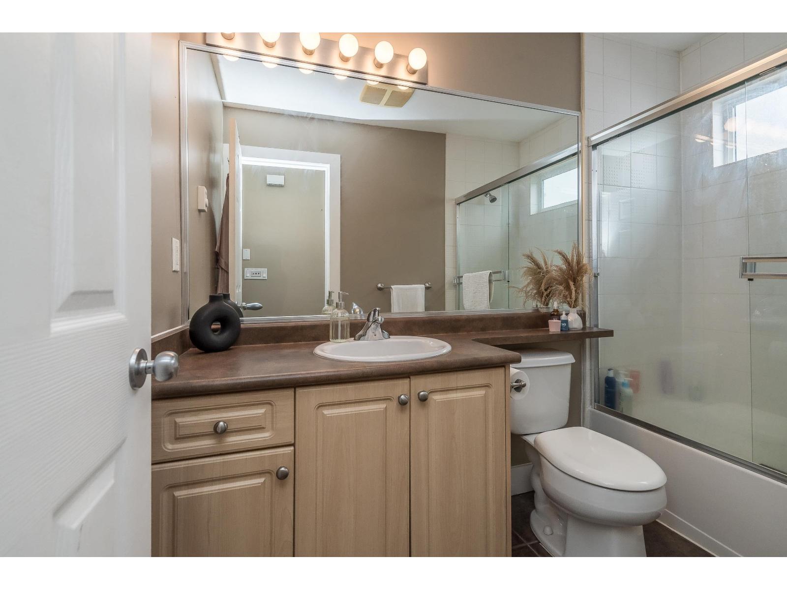 19232 68a Avenue, Surrey, British Columbia V4N 0B6 - Photo 19 - R3072233