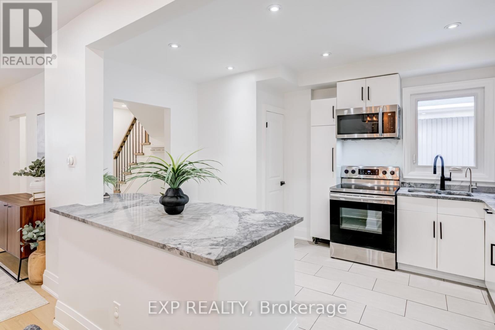 18 East 23rd Street, Hamilton, Ontario  L8V 2W6 - Photo 12 - X12602092