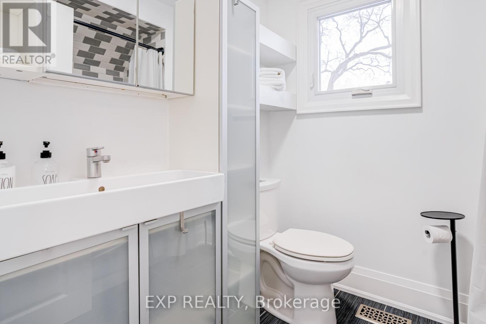 18 East 23rd Street, Hamilton, Ontario  L8V 2W6 - Photo 25 - X12602092