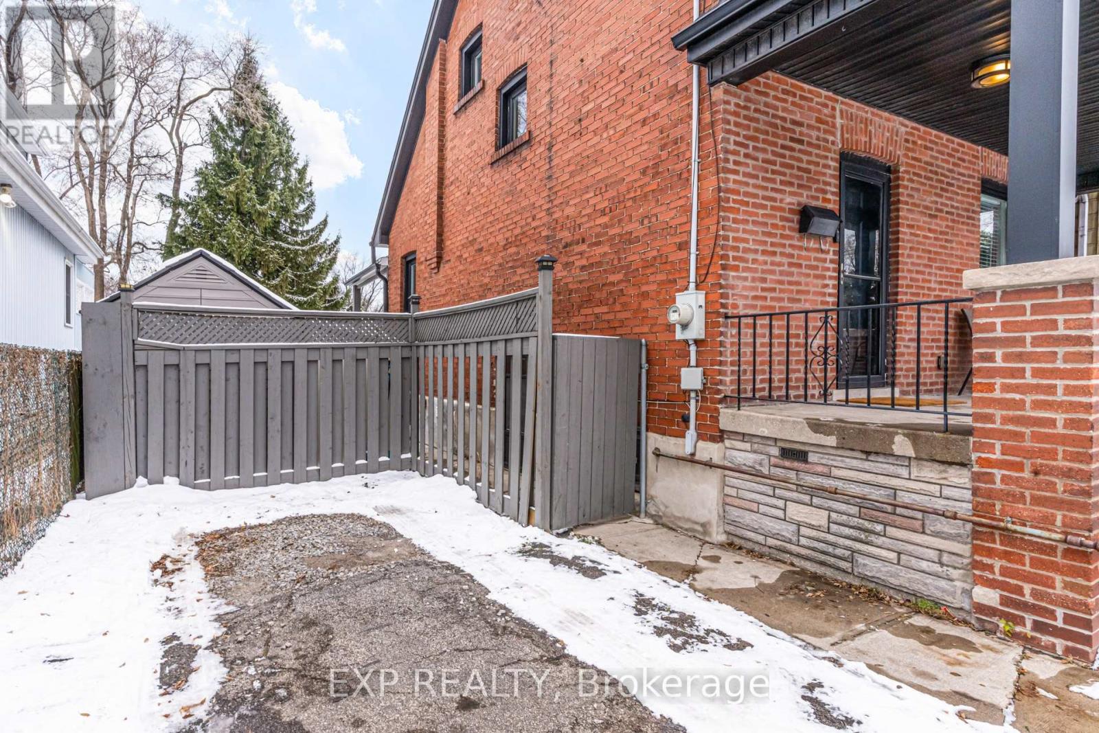 18 East 23rd Street, Hamilton, Ontario  L8V 2W6 - Photo 3 - X12602092