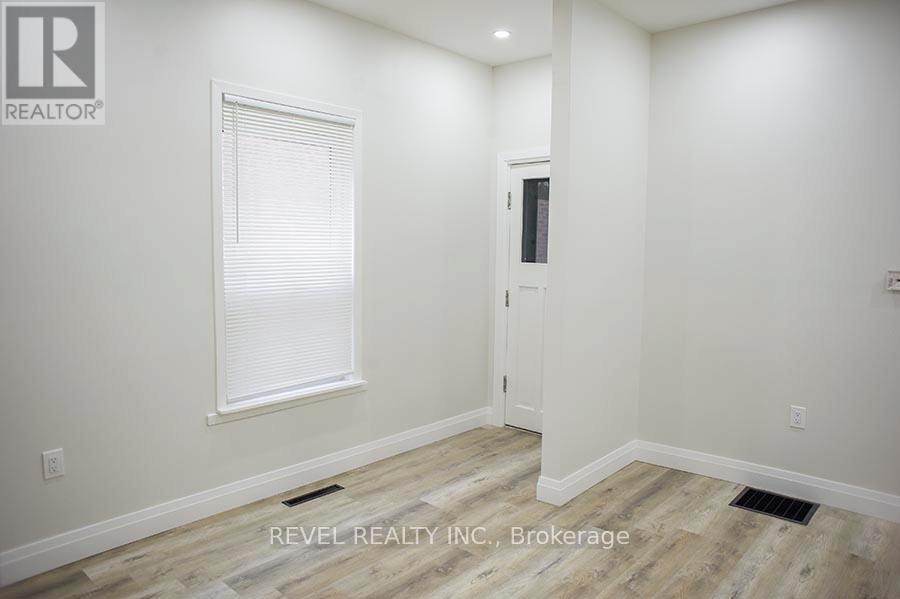 2 - 160 Darling Street, Brantford, Ontario  N3S 3W6 - Photo 2 - X12602108