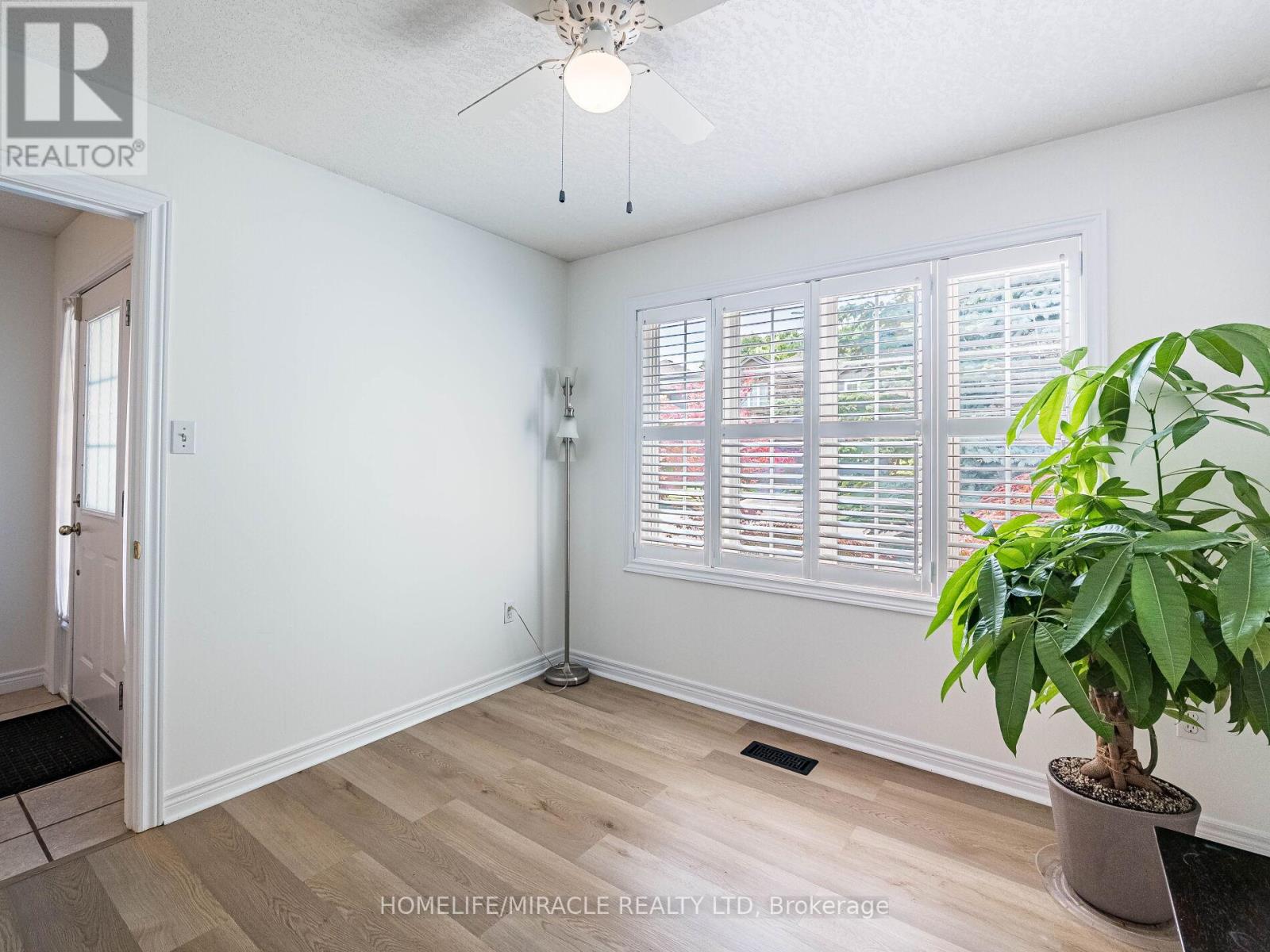 678 Salzburg Drive, Waterloo, Ontario  N2V 2N8 - Photo 6 - X12602228