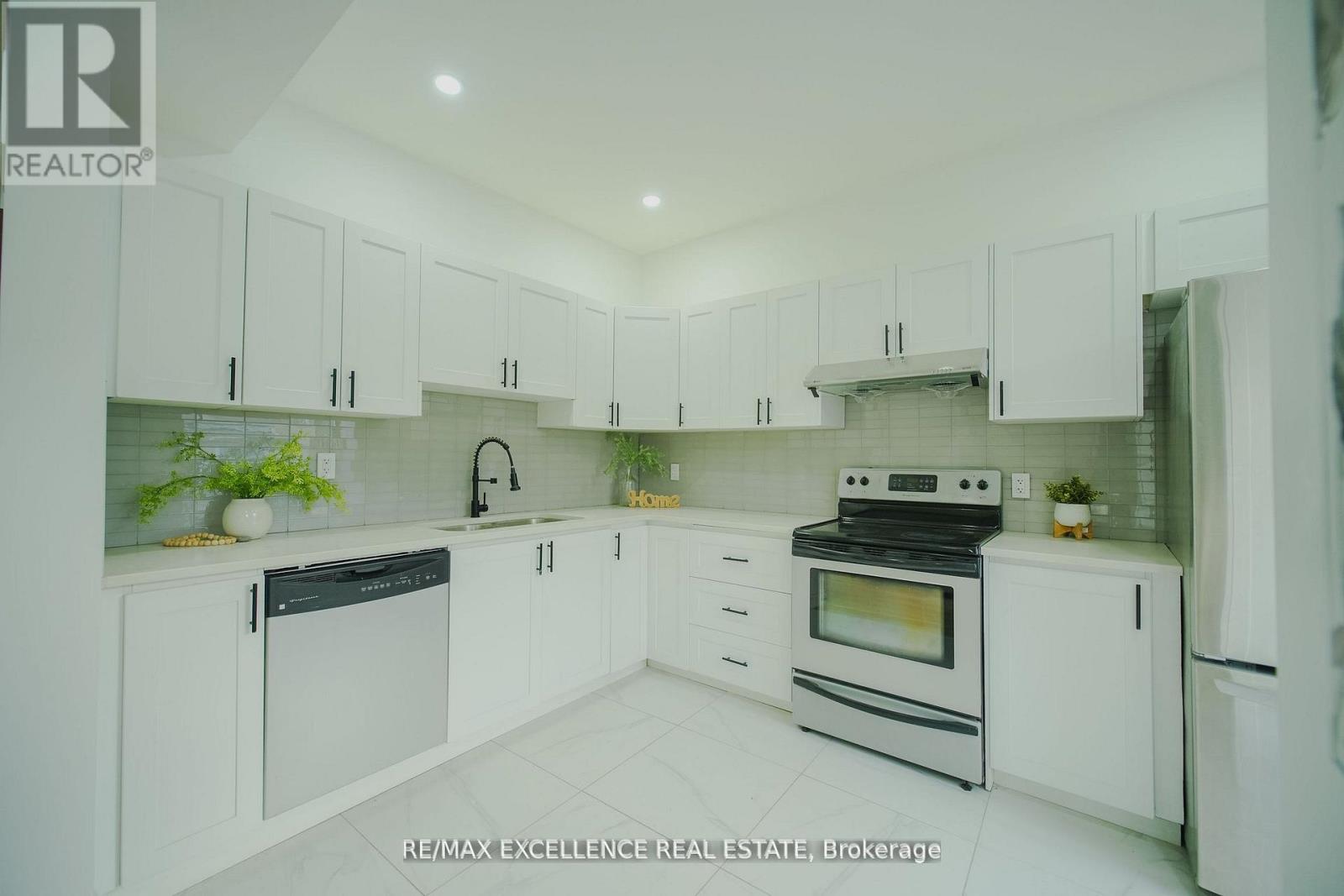 11 East 25th Street, Hamilton, Ontario  L8V 2Z9 - Photo 6 - X12602278