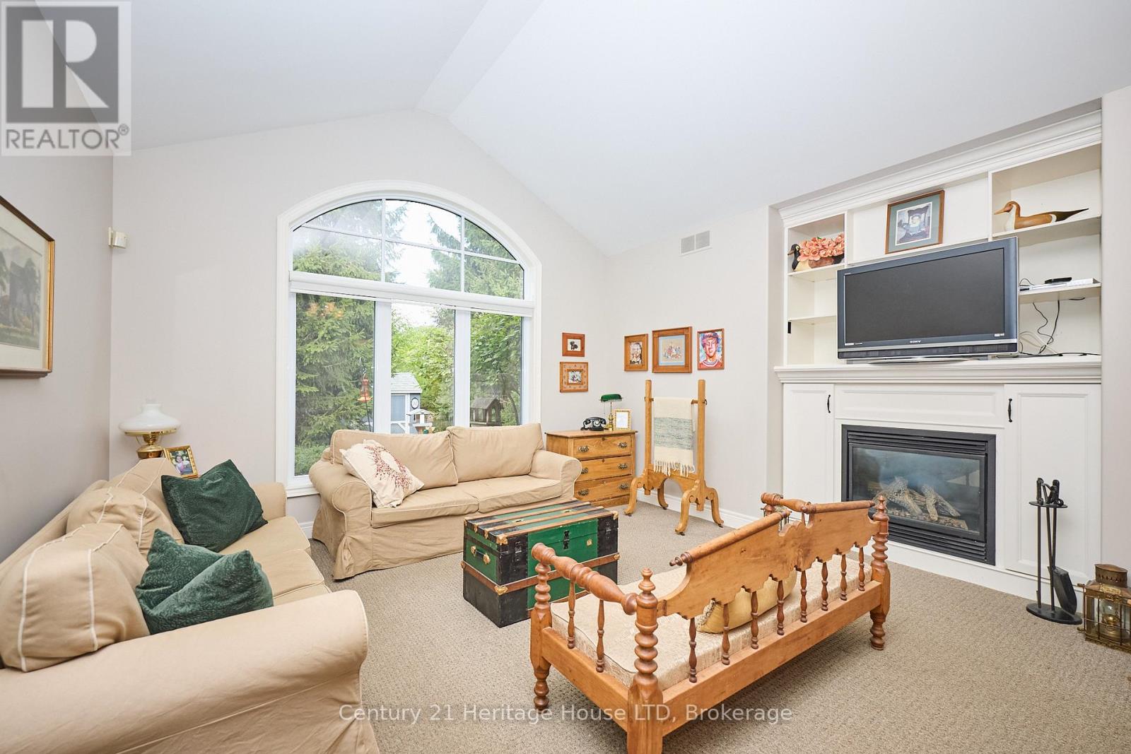 32 Sunrise Court, Fort Erie, Ontario L0S 1N0 - Photo 12 - X12371468