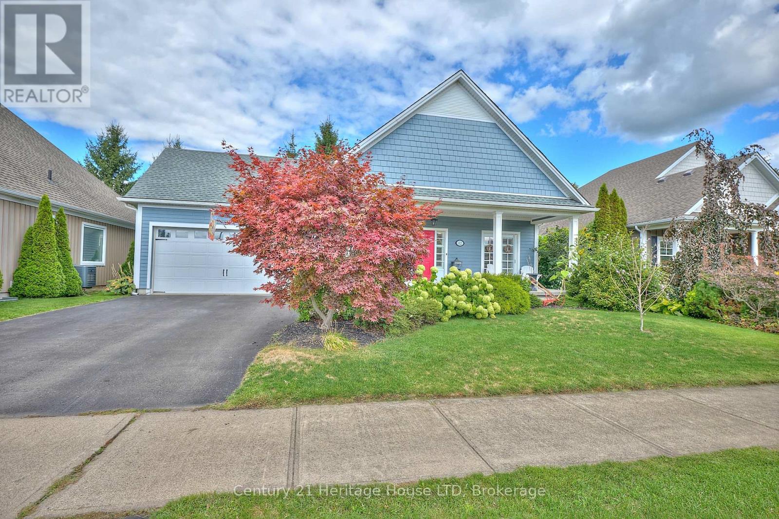 32 Sunrise Court, Fort Erie, Ontario L0S 1N0 - Photo 4 - X12371468