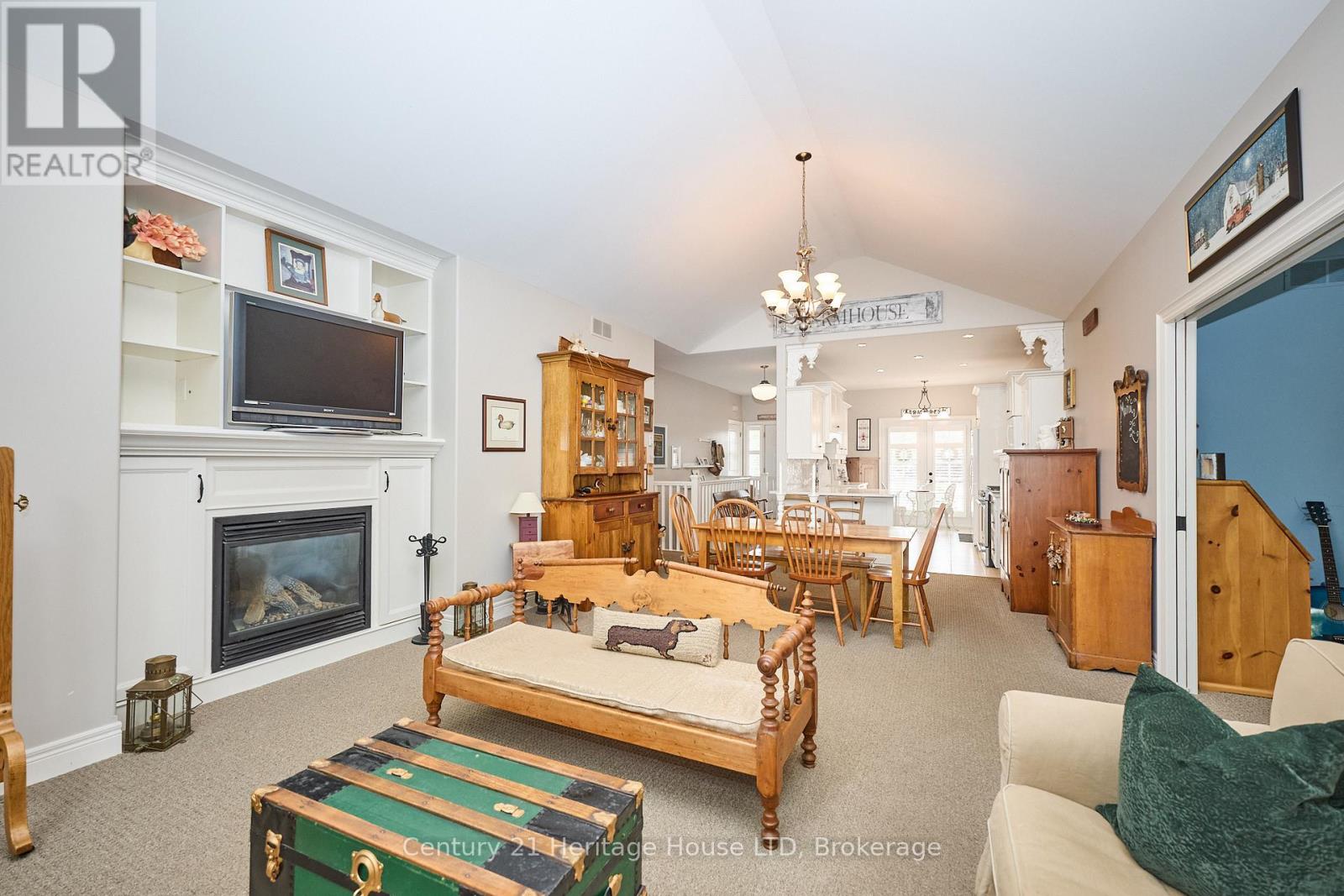 32 Sunrise Court, Fort Erie, Ontario L0S 1N0 - Photo 13 - X12371468