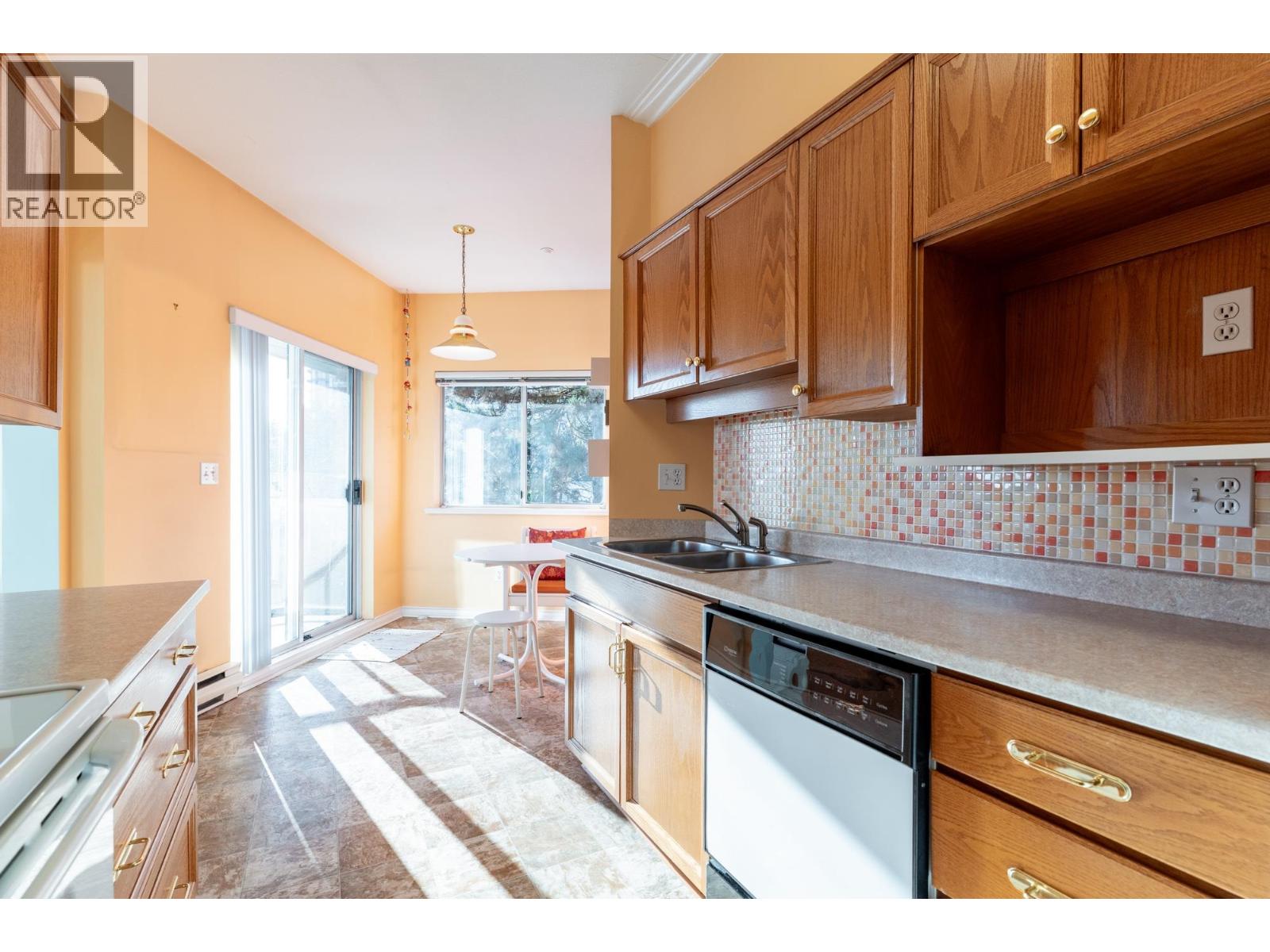 401 25 Richmond Street, New Westminster, British Columbia V3L 5P9 - Photo 12 - R3072211