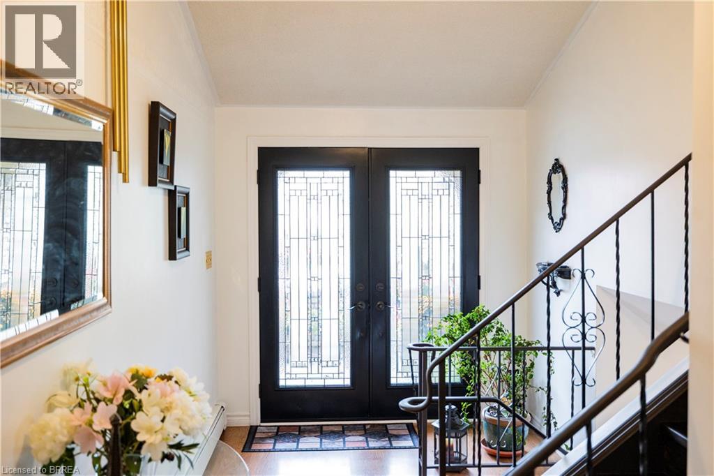 18 Old Farm Road, Brantford, Ontario N3R 6P5 - Photo 4 - 40780407