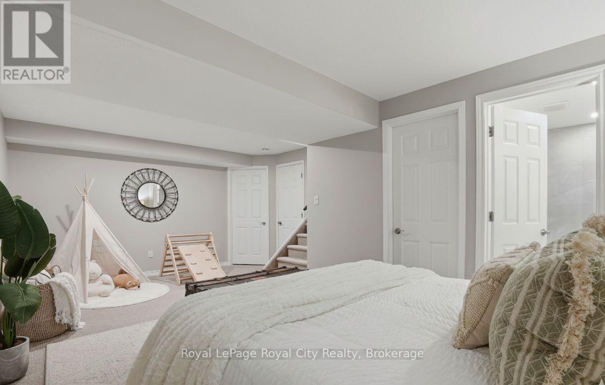 77 Severn Drive, Guelph, Ontario N1E 7L2 - Photo 19 - X12601652