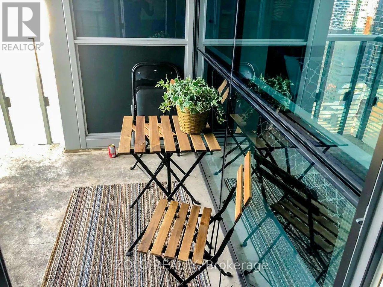 2701 - 386 Yonge Street, Toronto, Ontario  M5B 0A5 - Photo 12 - C12602358