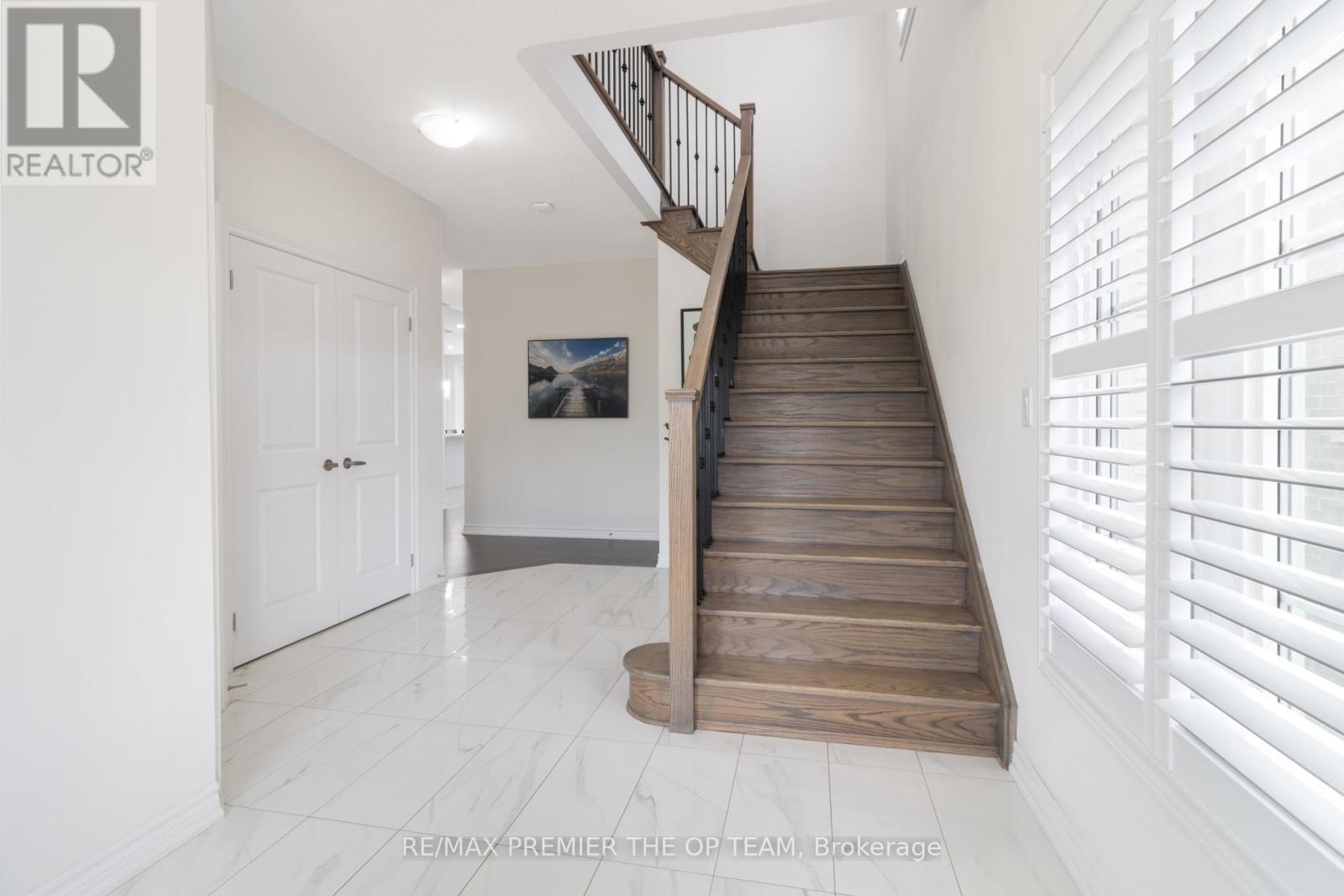 1941 Don White Court, Oshawa, Ontario L1K 1A1 - Photo 5 - E12602324