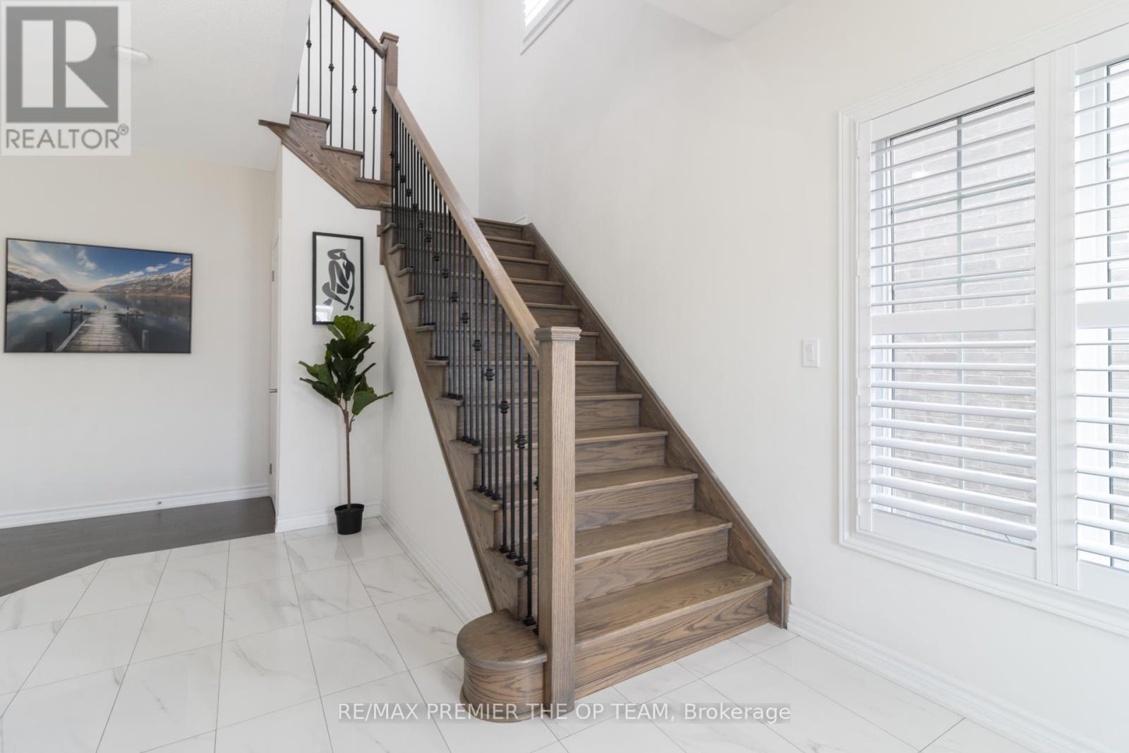 1941 Don White Court, Oshawa, Ontario L1K 1A1 - Photo 6 - E12602324