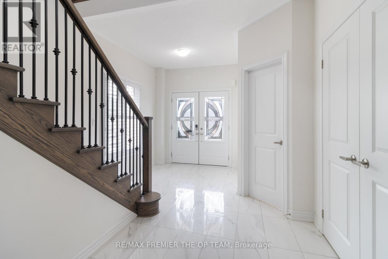 1941 Don White Court, Oshawa, Ontario L1K 1A1 - Photo 8 - E12602324