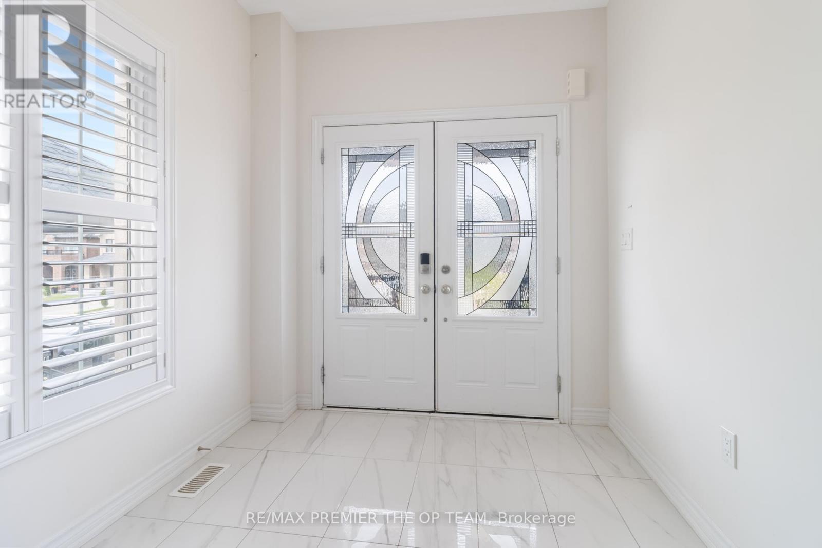 1941 Don White Court, Oshawa, Ontario L1K 1A1 - Photo 9 - E12602324