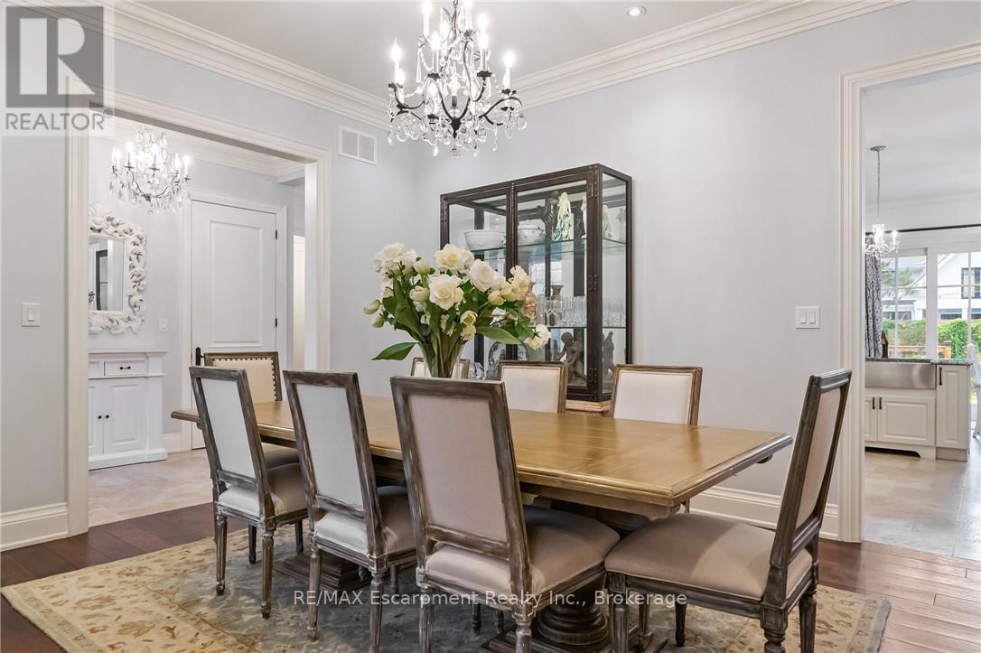 2073 Deramore Drive, Oakville, Ontario  L6J 2P7 - Photo 15 - W12602432