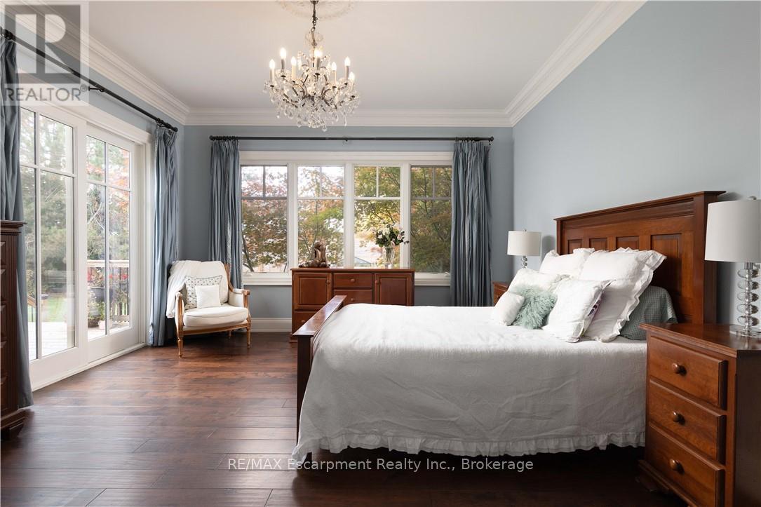 2073 Deramore Drive, Oakville, Ontario  L6J 2P7 - Photo 16 - W12602432