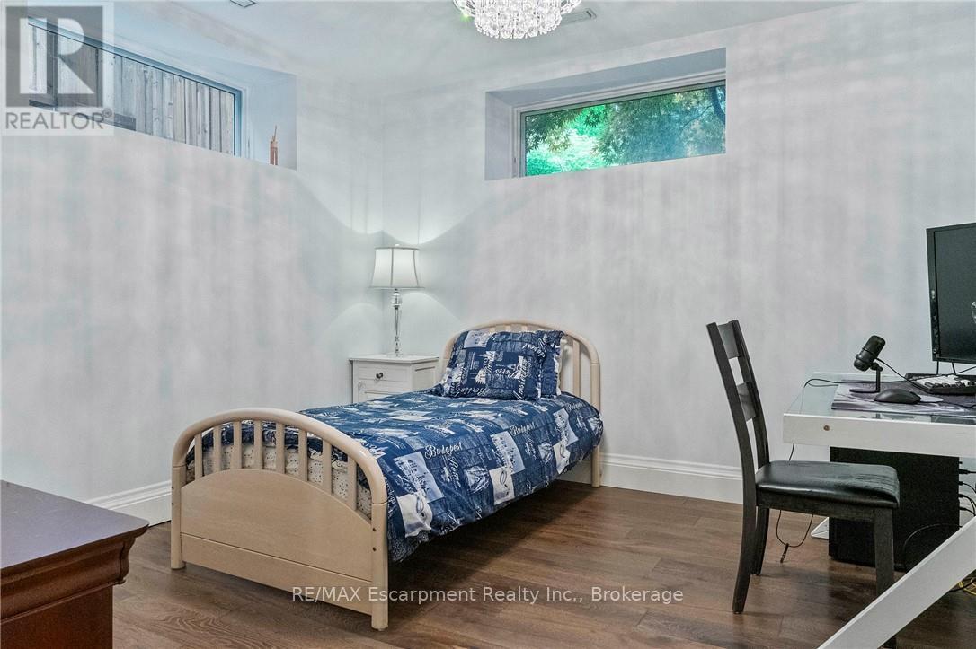 2073 Deramore Drive, Oakville, Ontario  L6J 2P7 - Photo 30 - W12602432