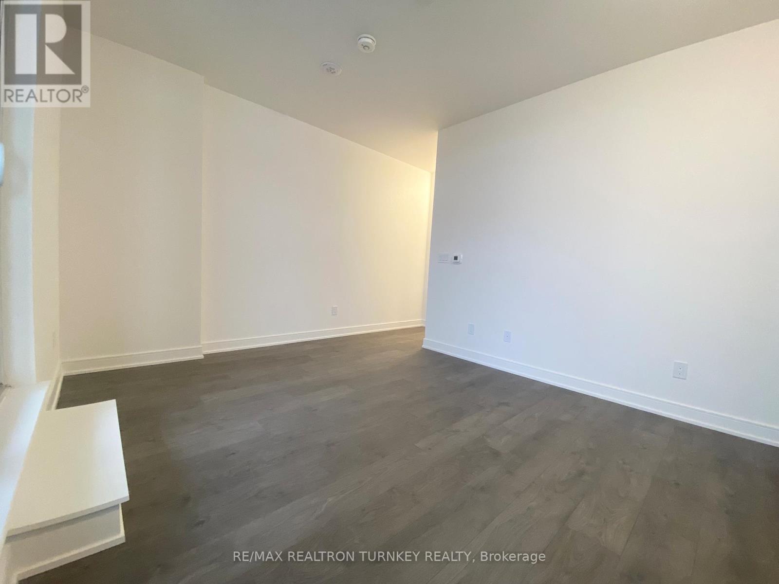 305 - 705 Davis Drive, Newmarket, Ontario  L3Y 0J1 - Photo 4 - N12602288