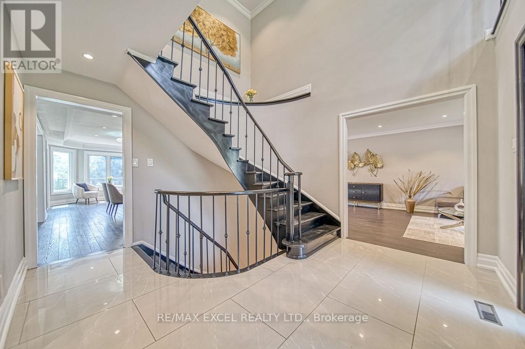 88 Montgomery Court, Markham, Ontario  L3R 0C1 - Photo 3 - N12602372