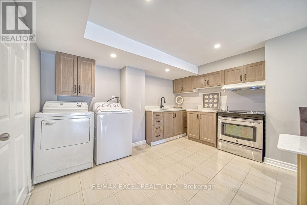 88 Montgomery Court, Markham, Ontario  L3R 0C1 - Photo 38 - N12602372