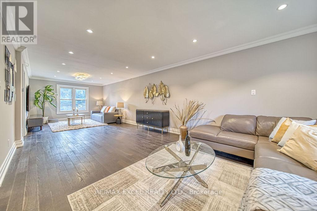 88 Montgomery Court, Markham, Ontario  L3R 0C1 - Photo 4 - N12602372