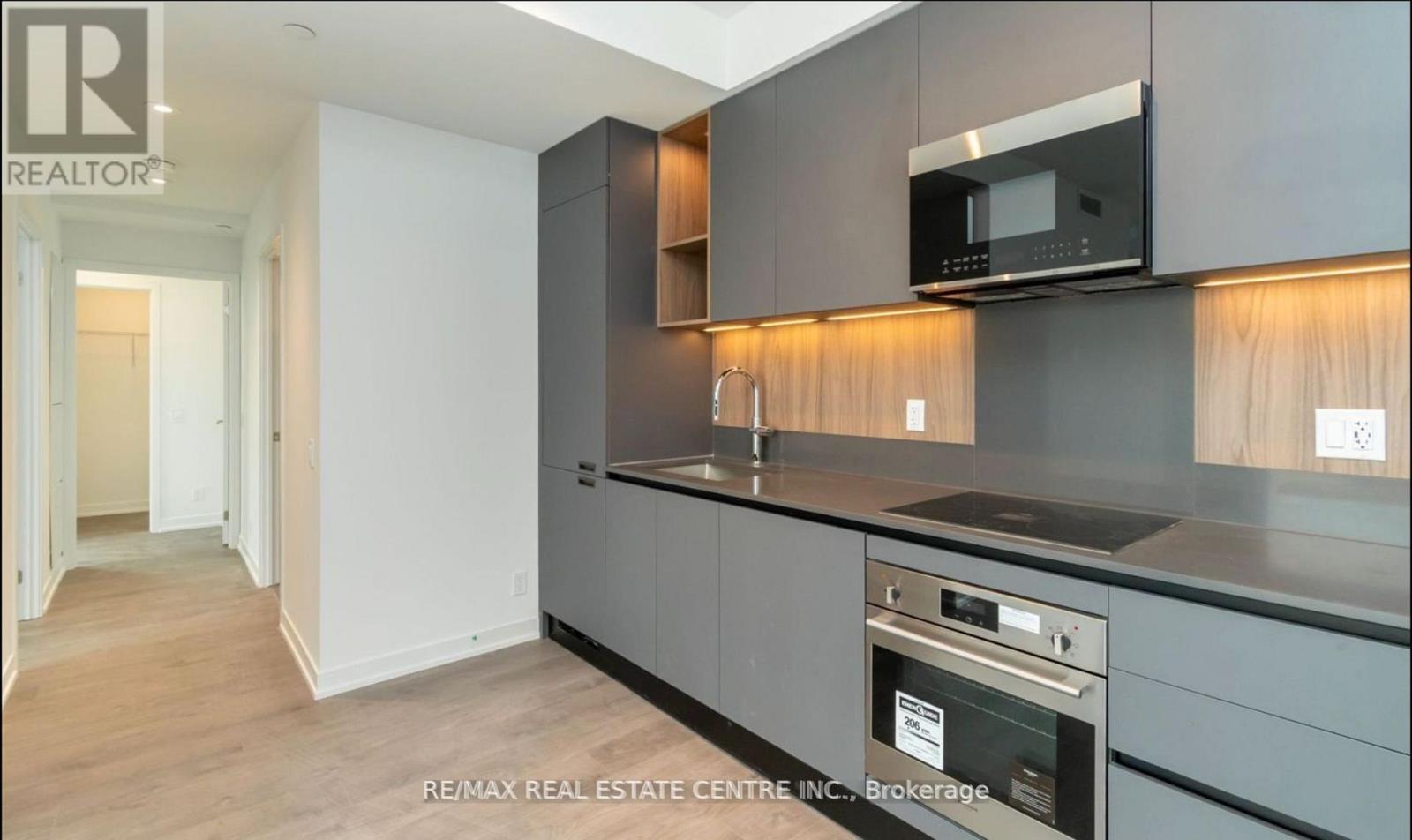 2001 - 39 Mary St Street, Barrie (City Centre), Ontario  L4N 1S9 - Photo 10 - S12602308