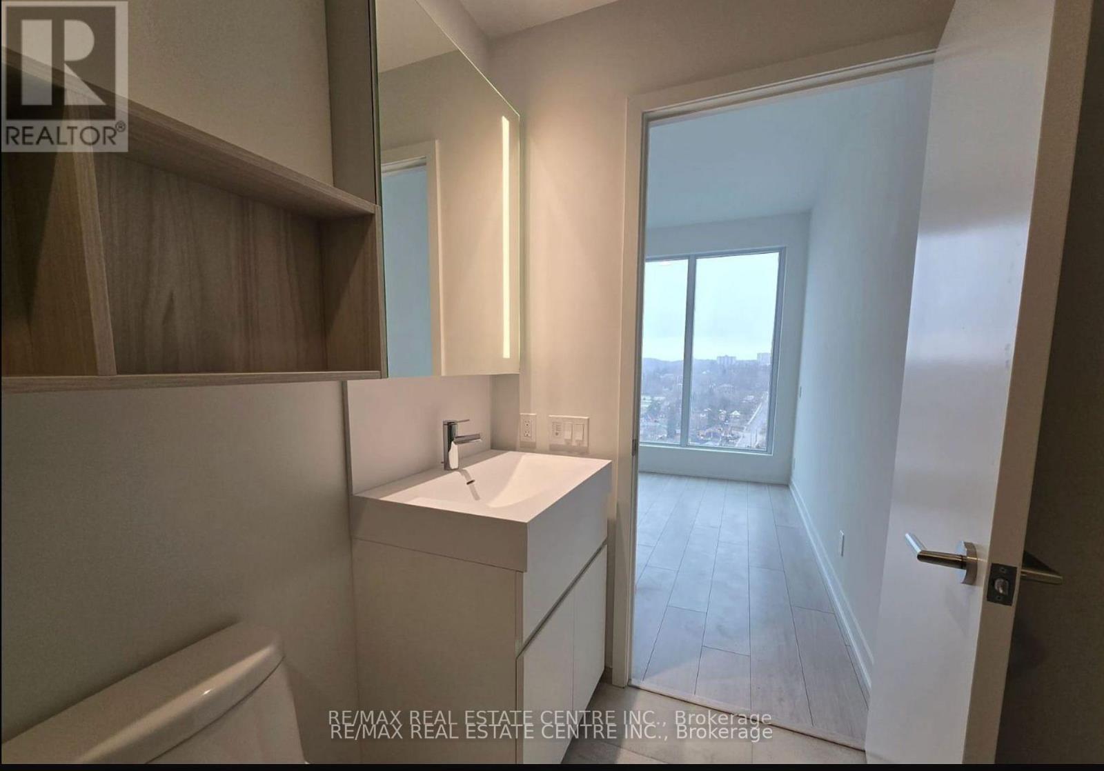 2001 - 39 Mary St Street, Barrie (City Centre), Ontario  L4N 1S9 - Photo 12 - S12602308