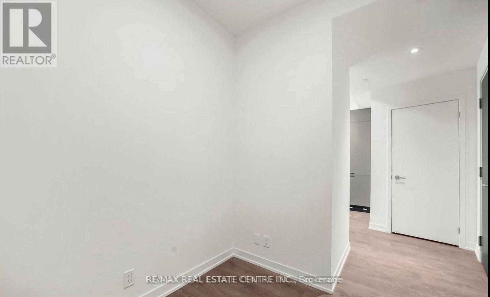 2001 - 39 Mary St Street, Barrie (City Centre), Ontario  L4N 1S9 - Photo 17 - S12602308