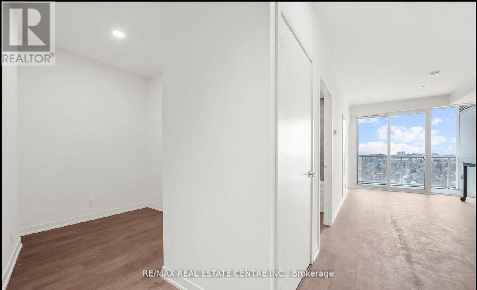 2001 - 39 Mary St Street, Barrie (City Centre), Ontario  L4N 1S9 - Photo 18 - S12602308