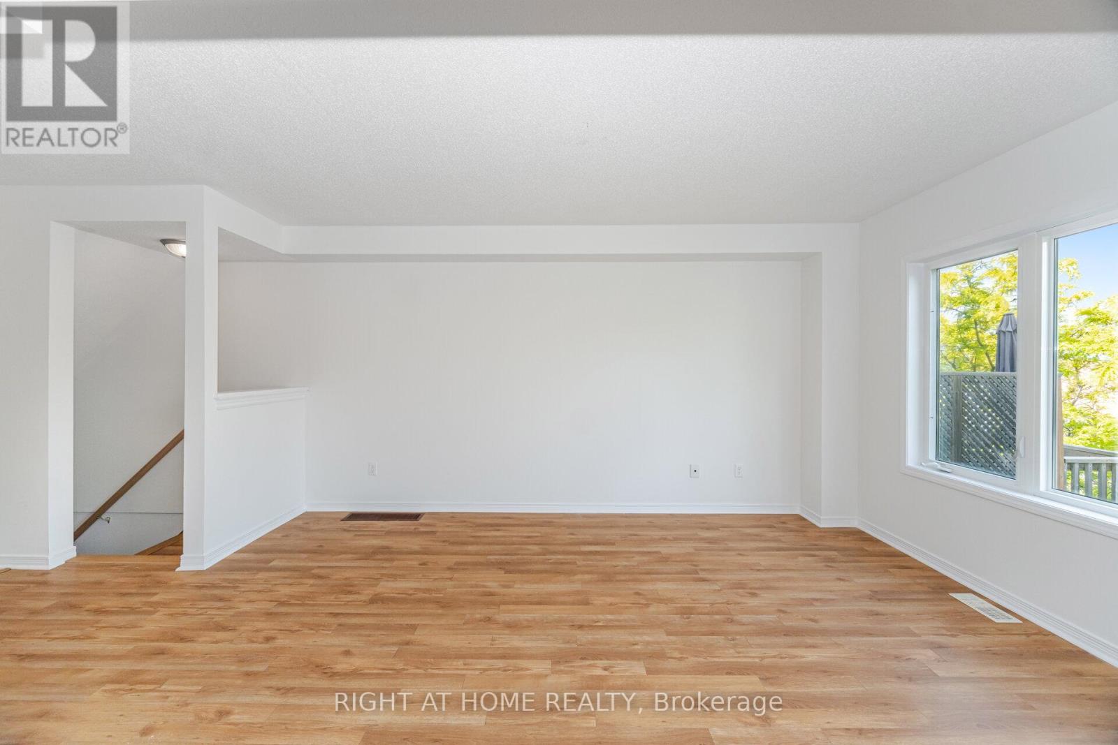 23 Peartree Court, Barrie (Allandale Heights), Ontario L4N 6N7 - Photo 10 - S12602362