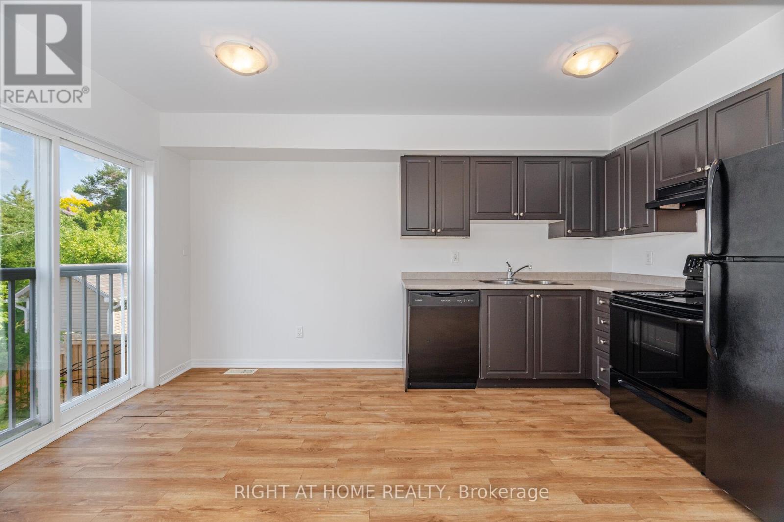 23 Peartree Court, Barrie (Allandale Heights), Ontario L4N 6N7 - Photo 12 - S12602362