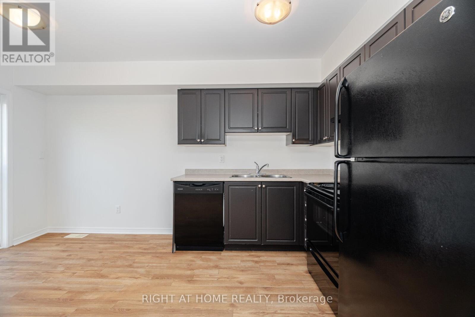 23 Peartree Court, Barrie (Allandale Heights), Ontario L4N 6N7 - Photo 15 - S12602362