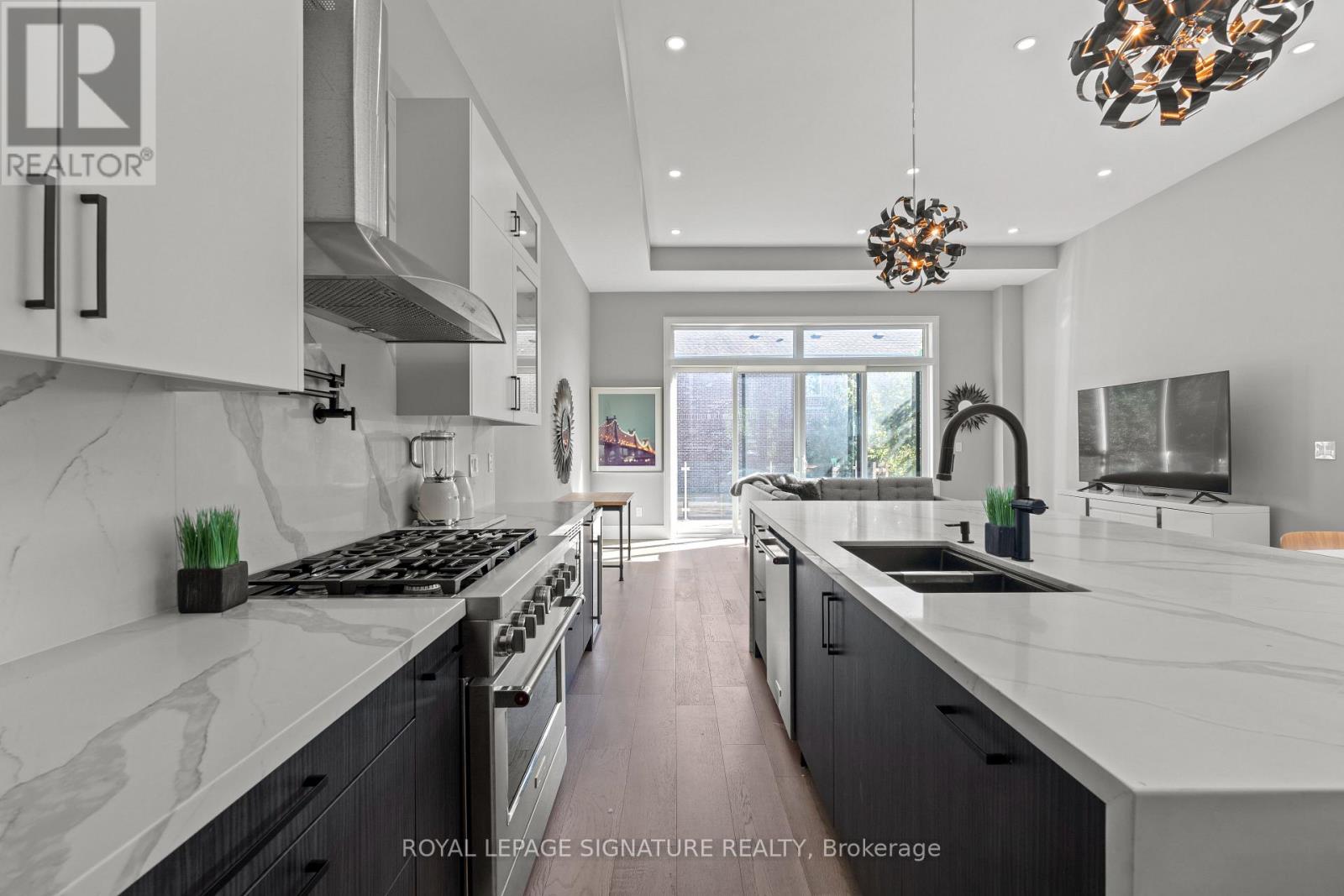 425b Valermo Drive, Toronto, Ontario  M8W 2M2 - Photo 11 - W12602302