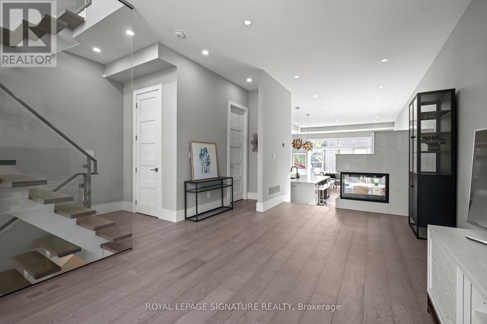 425b Valermo Drive, Toronto, Ontario  M8W 2M2 - Photo 14 - W12602302