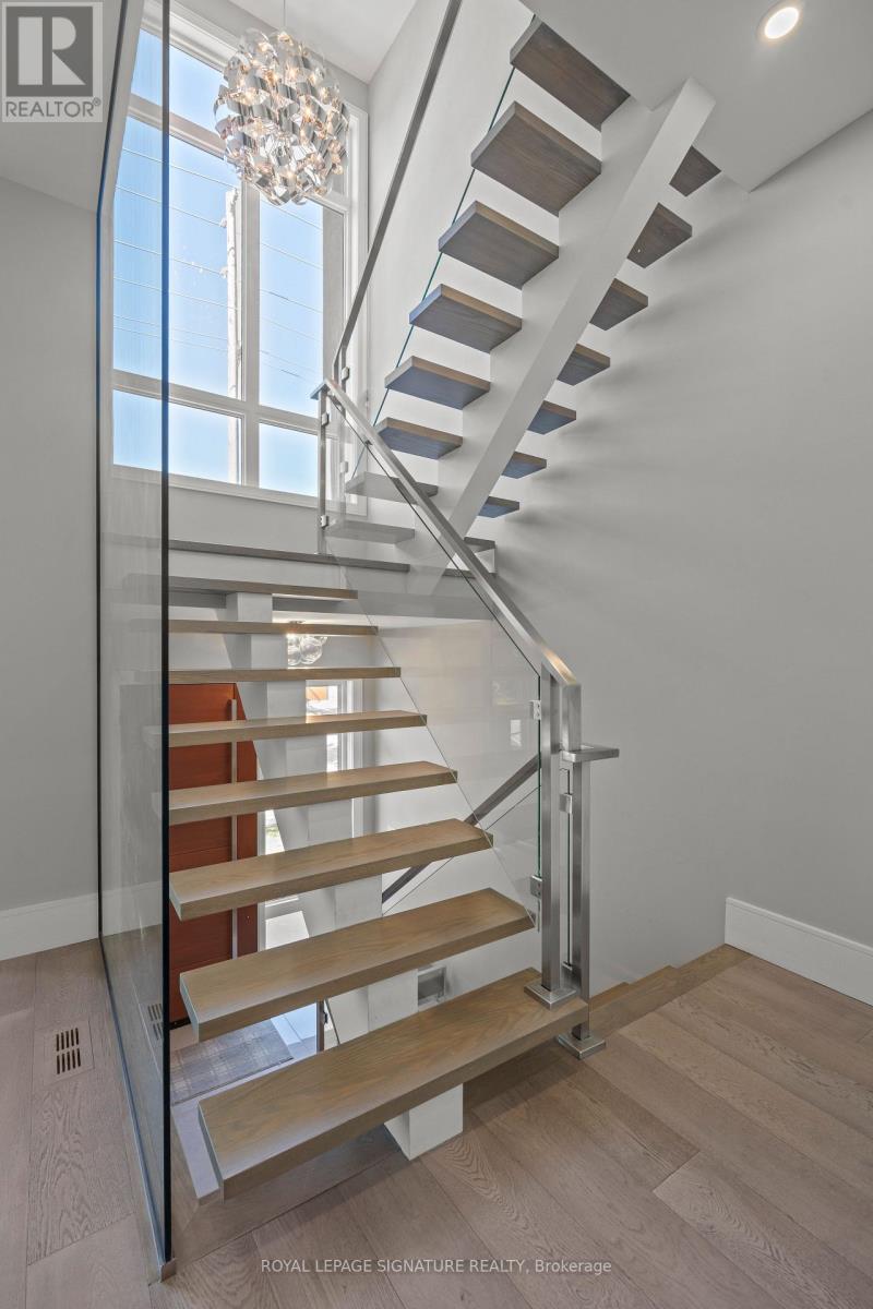 425b Valermo Drive, Toronto, Ontario  M8W 2M2 - Photo 17 - W12602302