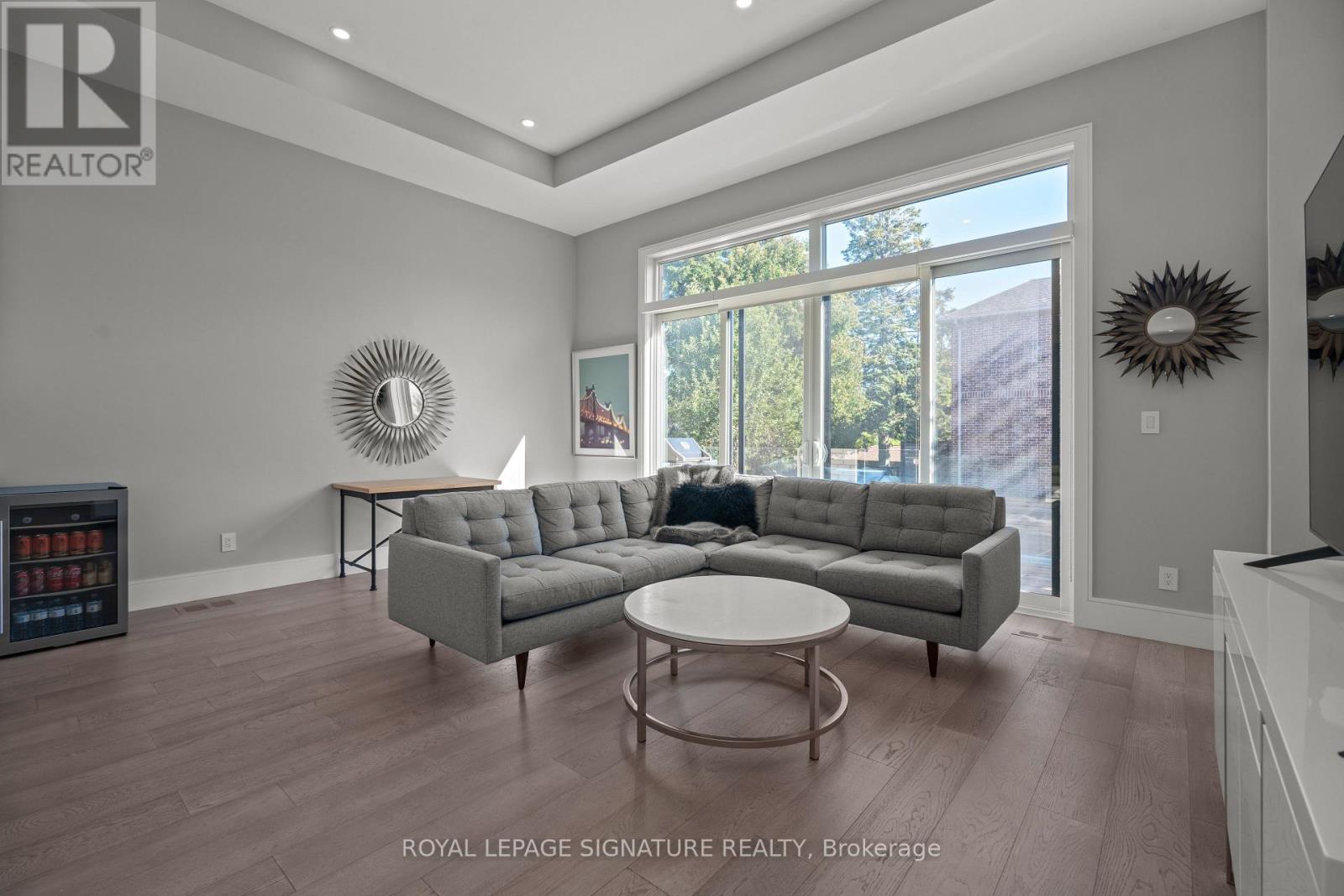 425b Valermo Drive, Toronto, Ontario  M8W 2M2 - Photo 3 - W12602302