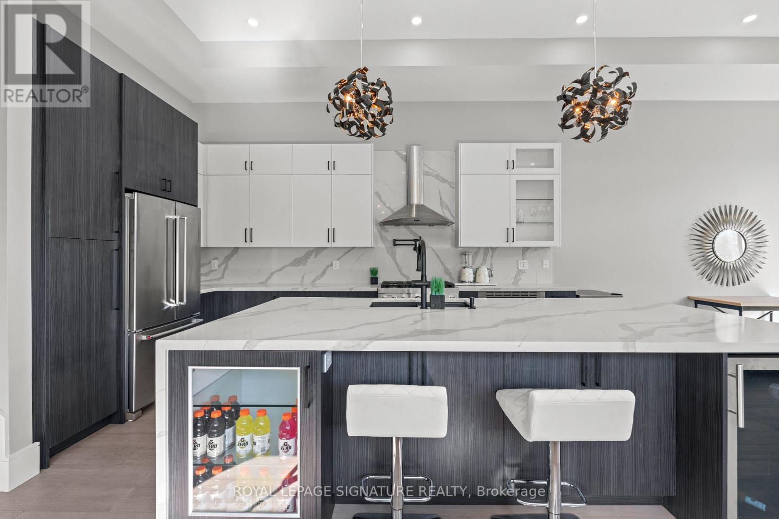 425b Valermo Drive, Toronto, Ontario  M8W 2M2 - Photo 9 - W12602302