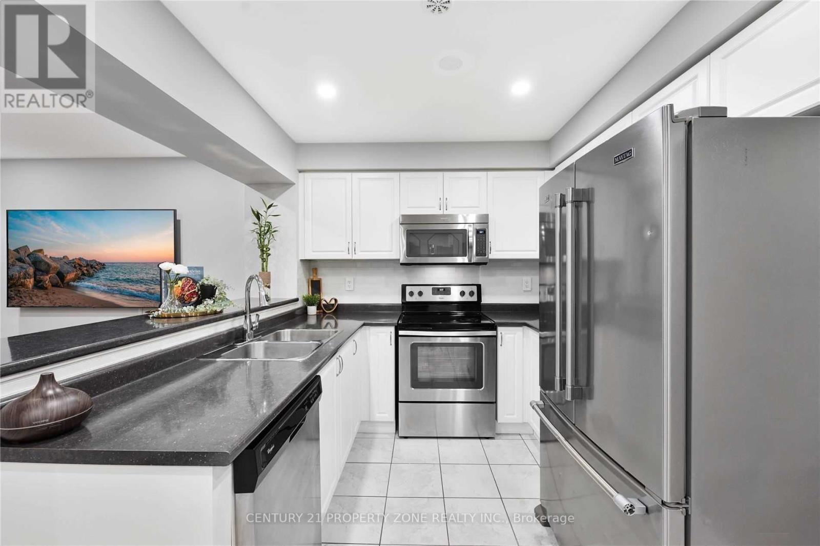 95 Bannister Crescent, Brampton, Ontario  L7A 0G2 - Photo 6 - W12602326