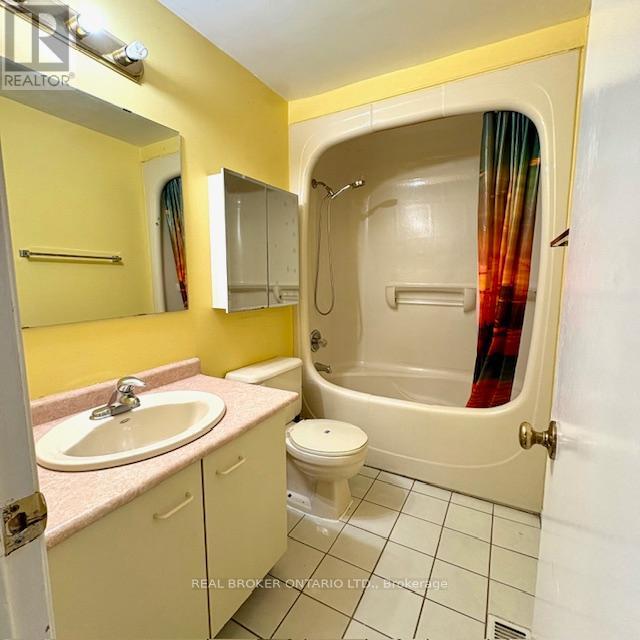 63 Acadian Heights, Brampton, Ontario  L6Y 4H3 - Photo 20 - W12602330