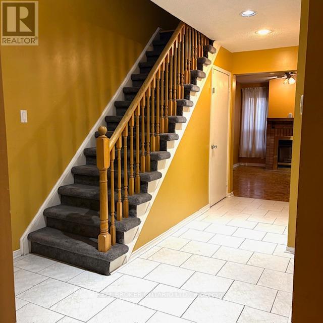 63 Acadian Heights, Brampton, Ontario  L6Y 4H3 - Photo 4 - W12602330