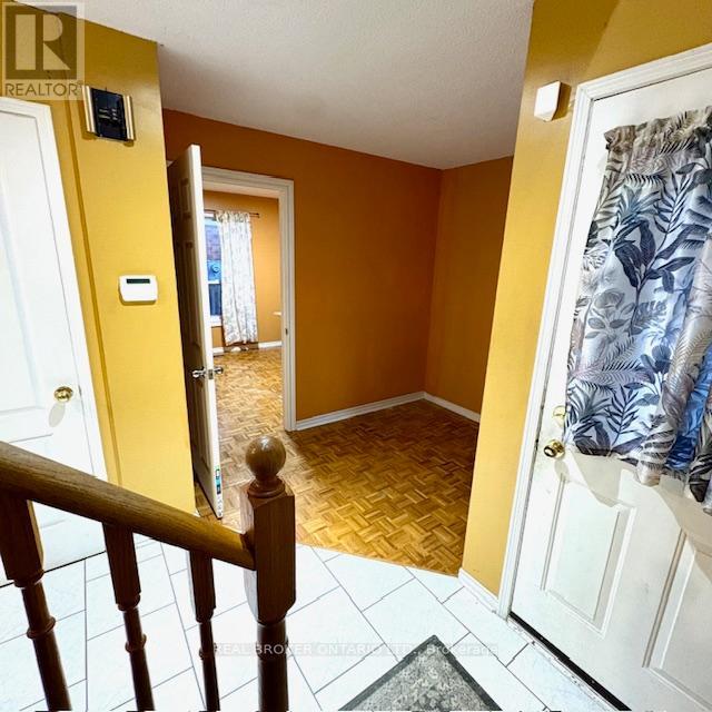 63 Acadian Heights, Brampton, Ontario  L6Y 4H3 - Photo 5 - W12602330