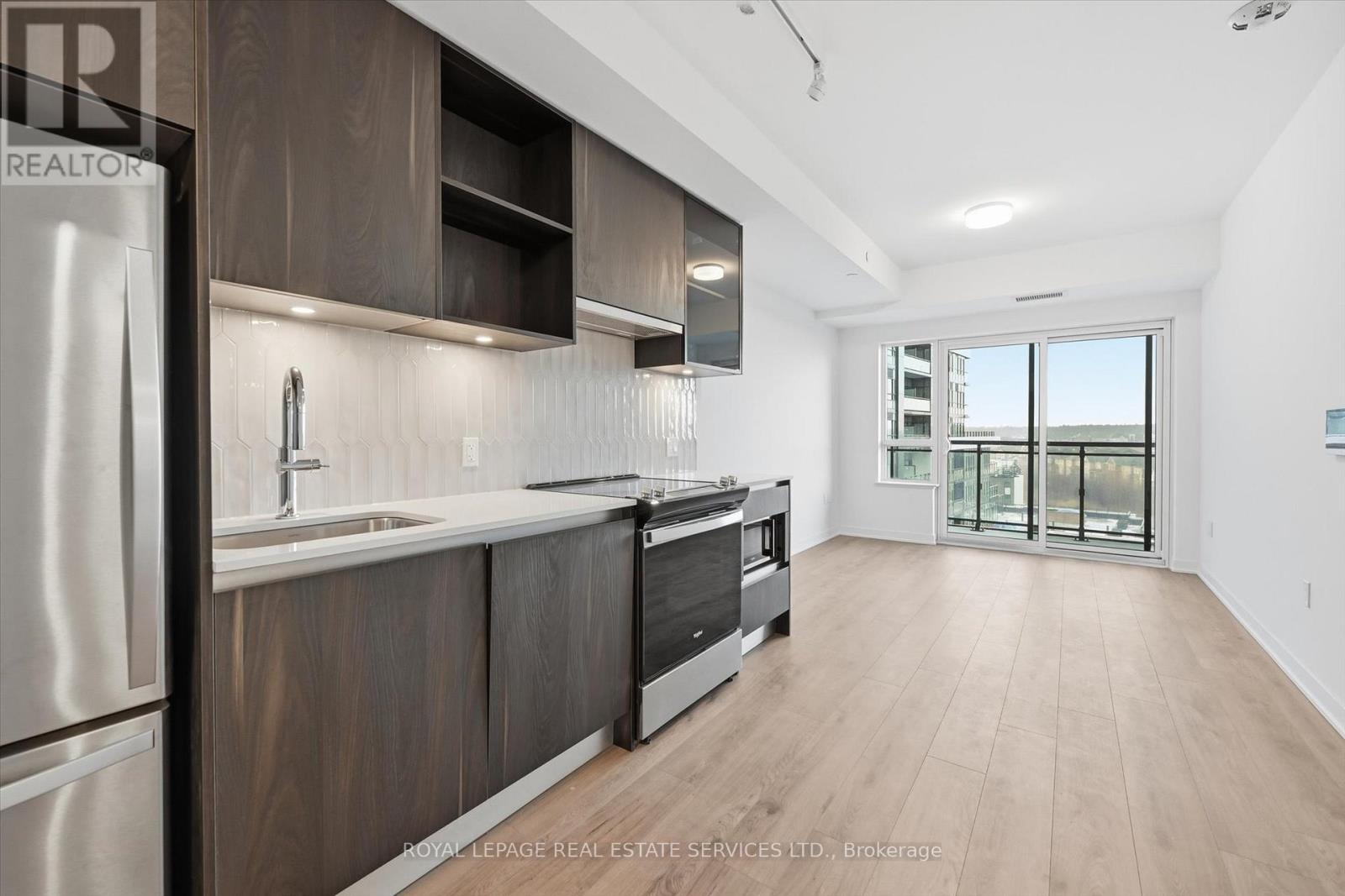 603 - 395 Dundas Street W, Oakville, Ontario  L6M 5R8 - Photo 5 - W12602334