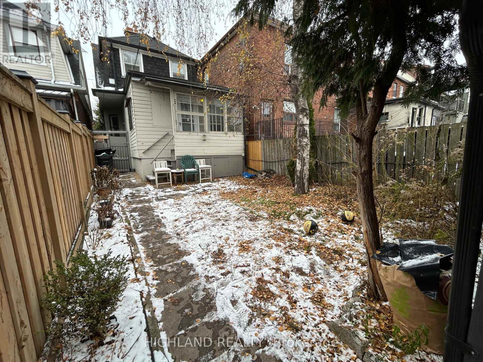 879 Lansdowne Avenue, Toronto, Ontario  M6H 3Z2 - Photo 2 - W12602376