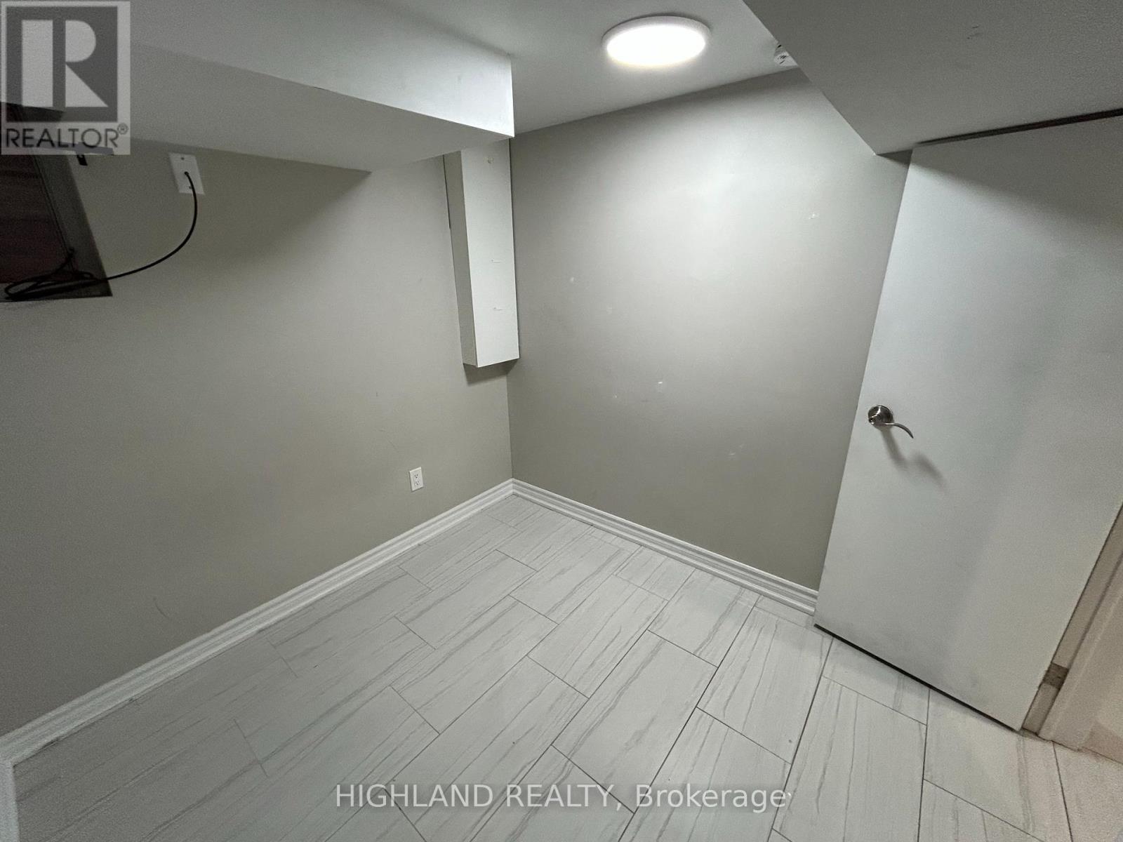 879 Lansdowne Avenue, Toronto, Ontario  M6H 3Z2 - Photo 6 - W12602376