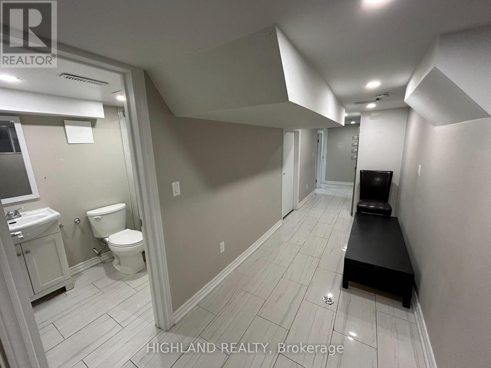 879 Lansdowne Avenue, Toronto, Ontario  M6H 3Z2 - Photo 7 - W12602376