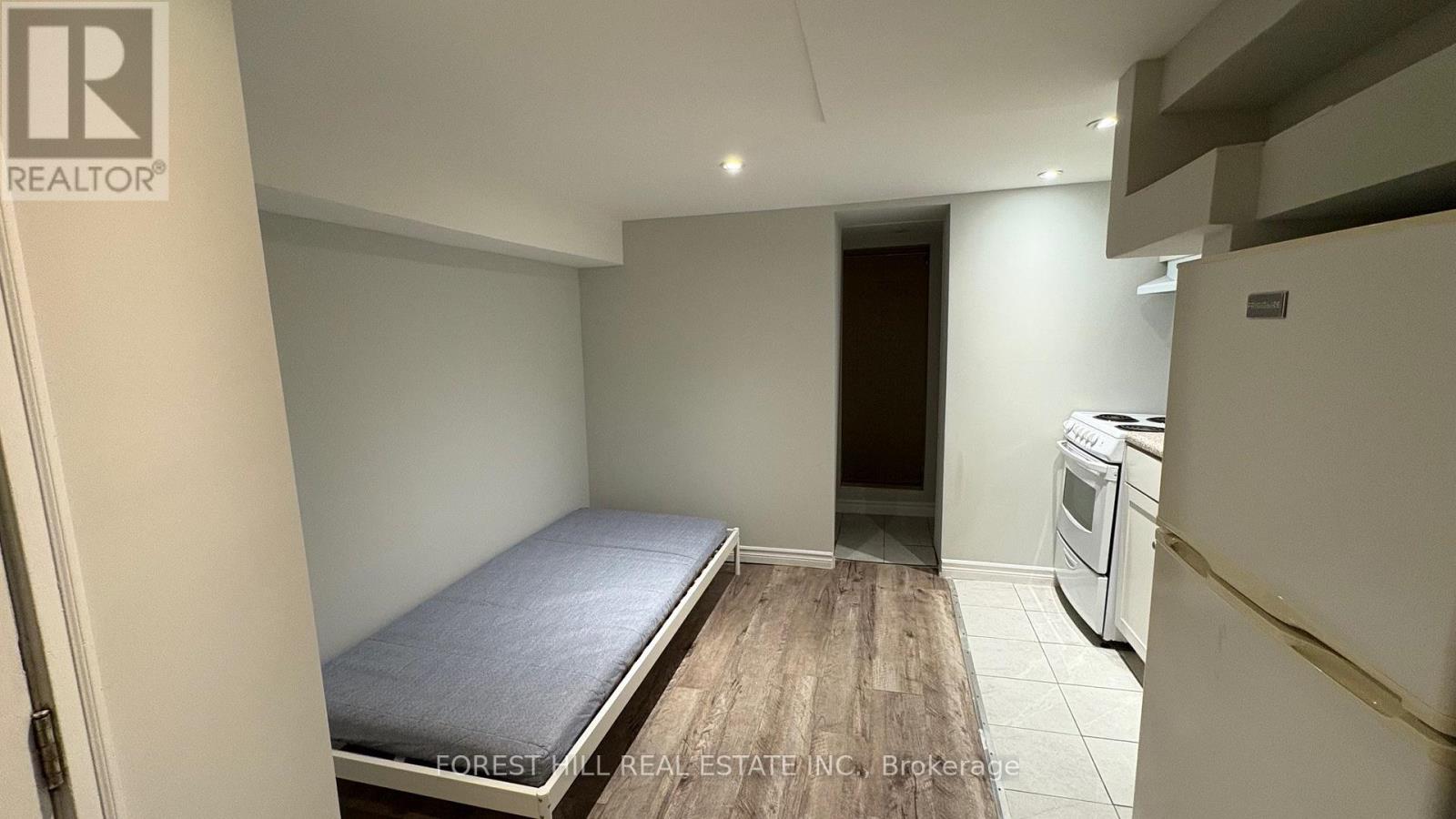 B - 8 Poplar Plains Crescent, Toronto (Casa Loma), Ontario  M4V 1E8 - Photo 2 - C12541862