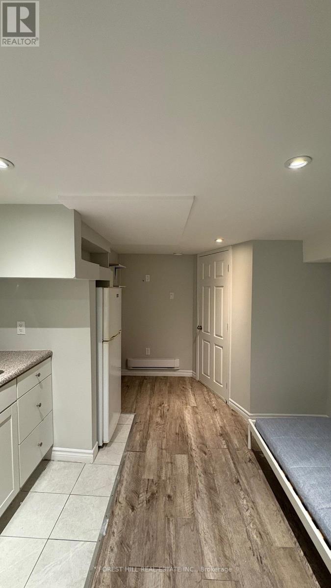 B - 8 Poplar Plains Crescent, Toronto (Casa Loma), Ontario  M4V 1E8 - Photo 8 - C12541862