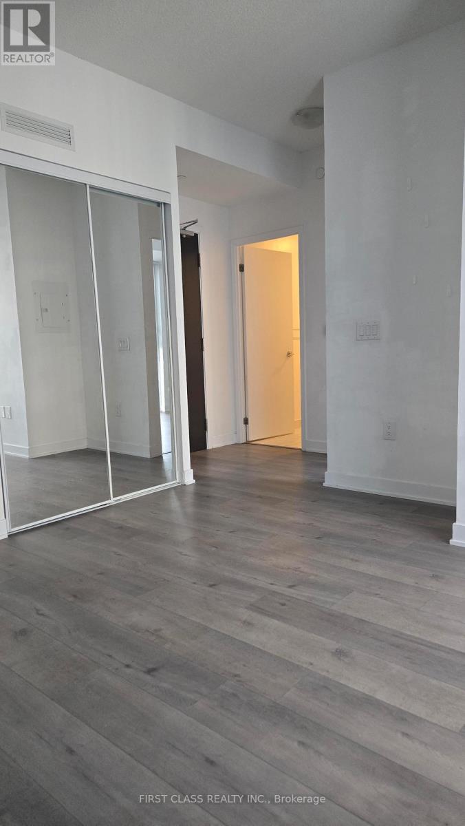 603 - 10 Honeycrisp Crescent, Vaughan, Ontario  L4K 0M7 - Photo 5 - N12470603