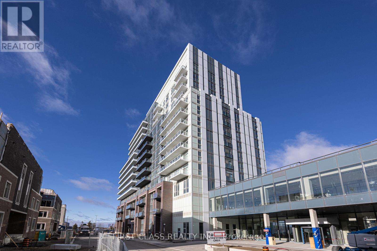 603 - 10 Honeycrisp Crescent, Vaughan, Ontario  L4K 0M7 - Photo 2 - N12470603