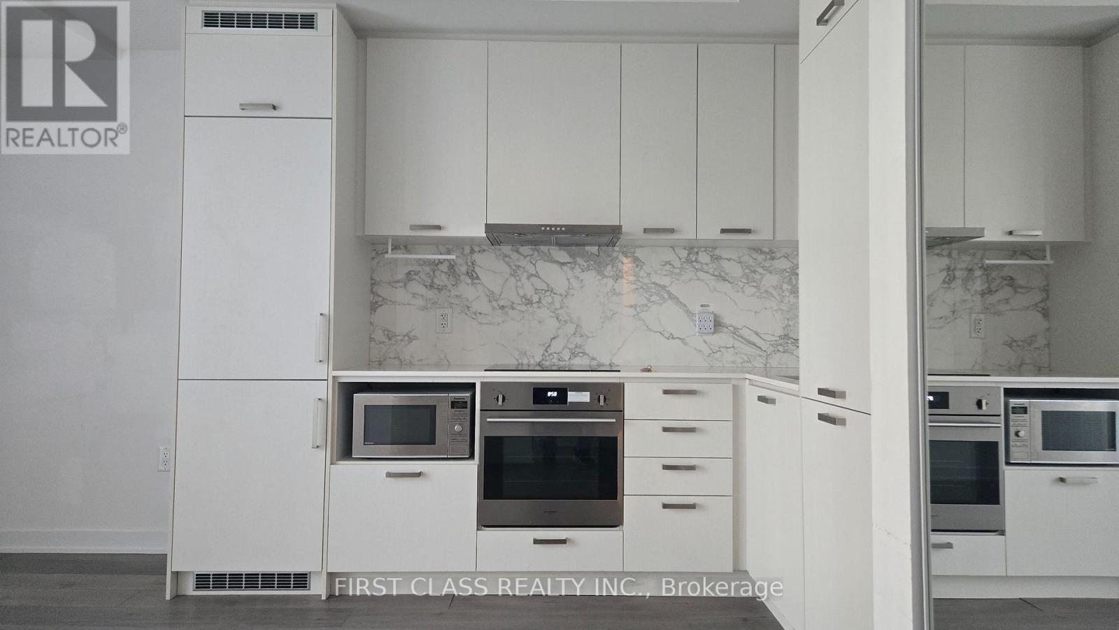 603 - 10 Honeycrisp Crescent, Vaughan, Ontario  L4K 0M7 - Photo 3 - N12470603